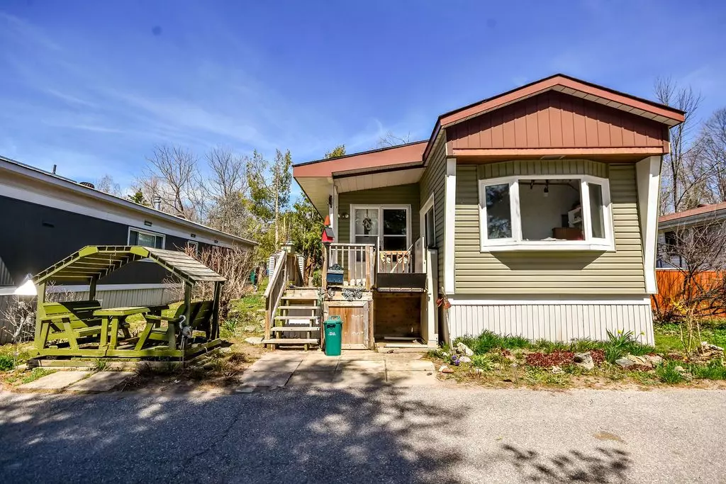 Orillia, ON L3V 2N9,26 Dunn AVE #22