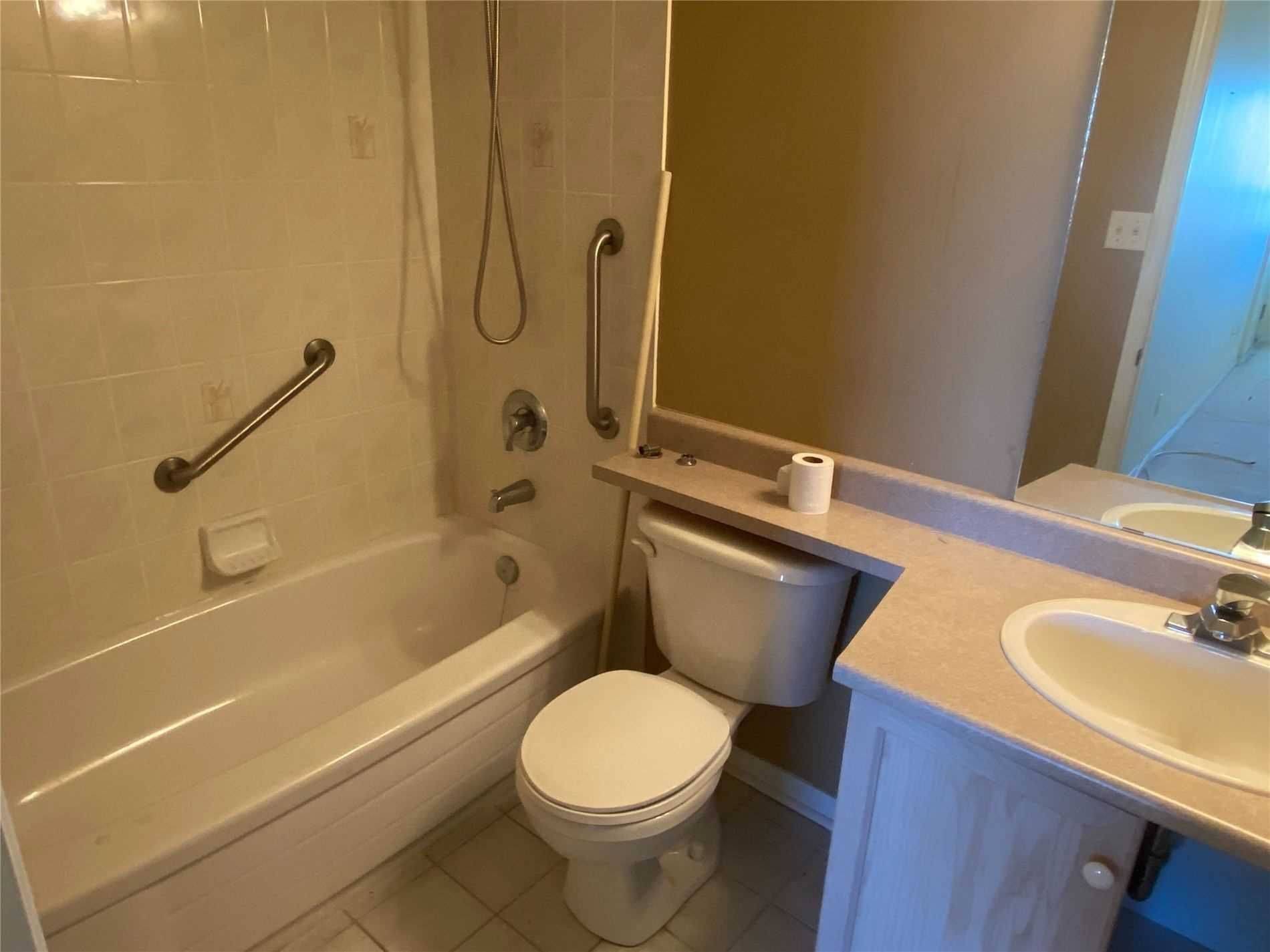 Mississauga, ON L5M 6T6,32 Tannery ST #307