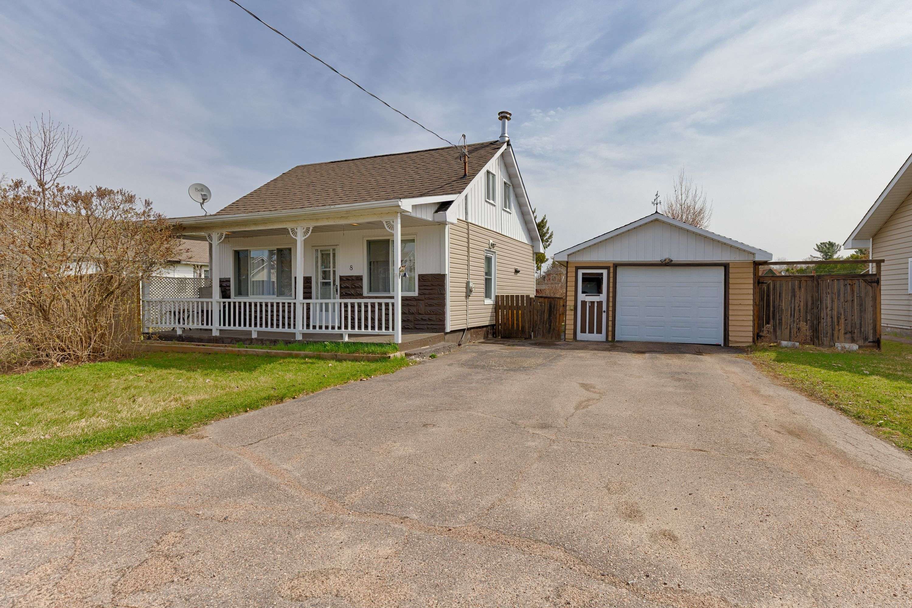 8 Ethel ST,  Petawawa,  ON K8H 2B8