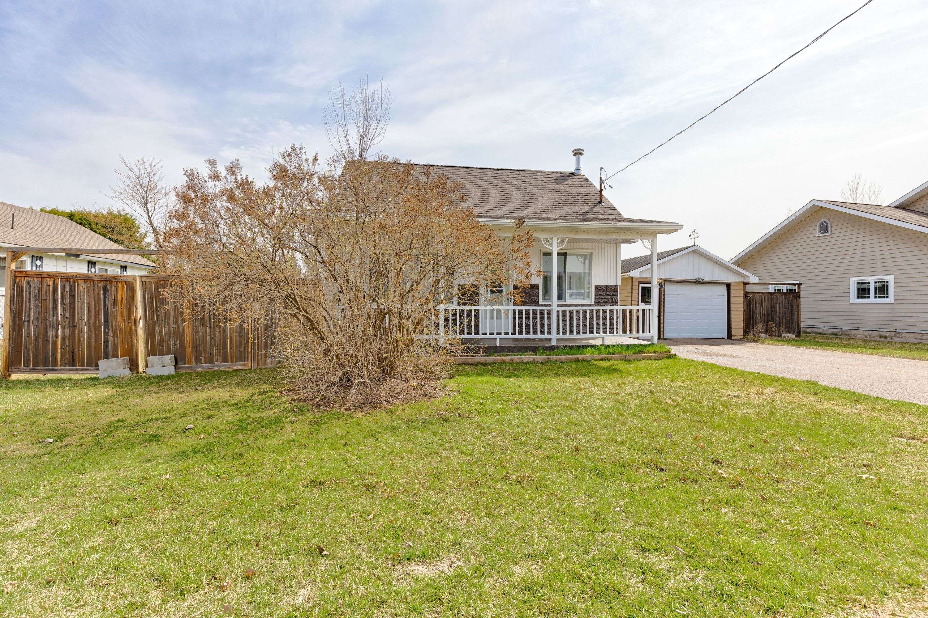 Petawawa, ON K8H 2B8,8 Ethel ST