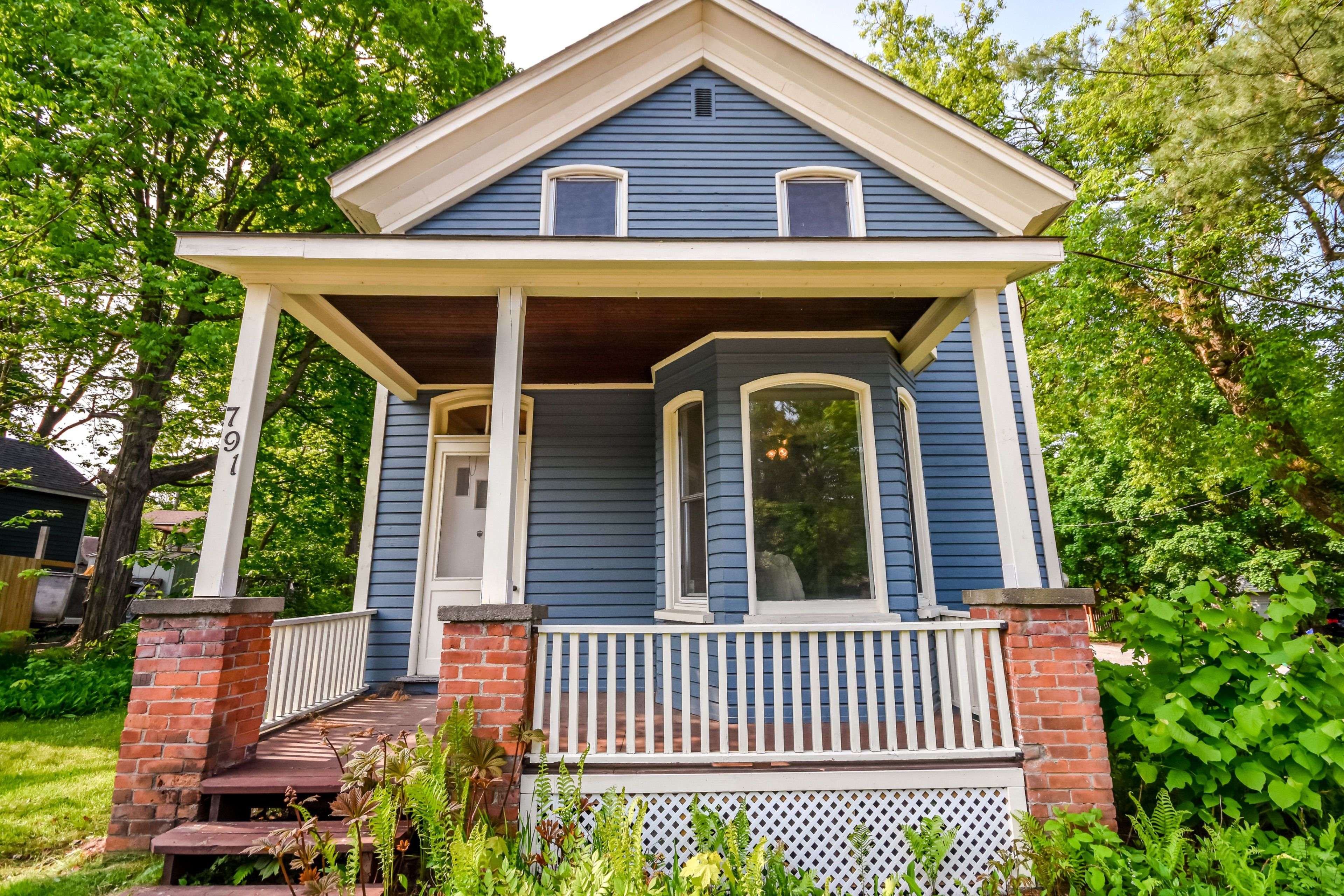 Gravenhurst, ON P1P 1G7,791 Bay ST
