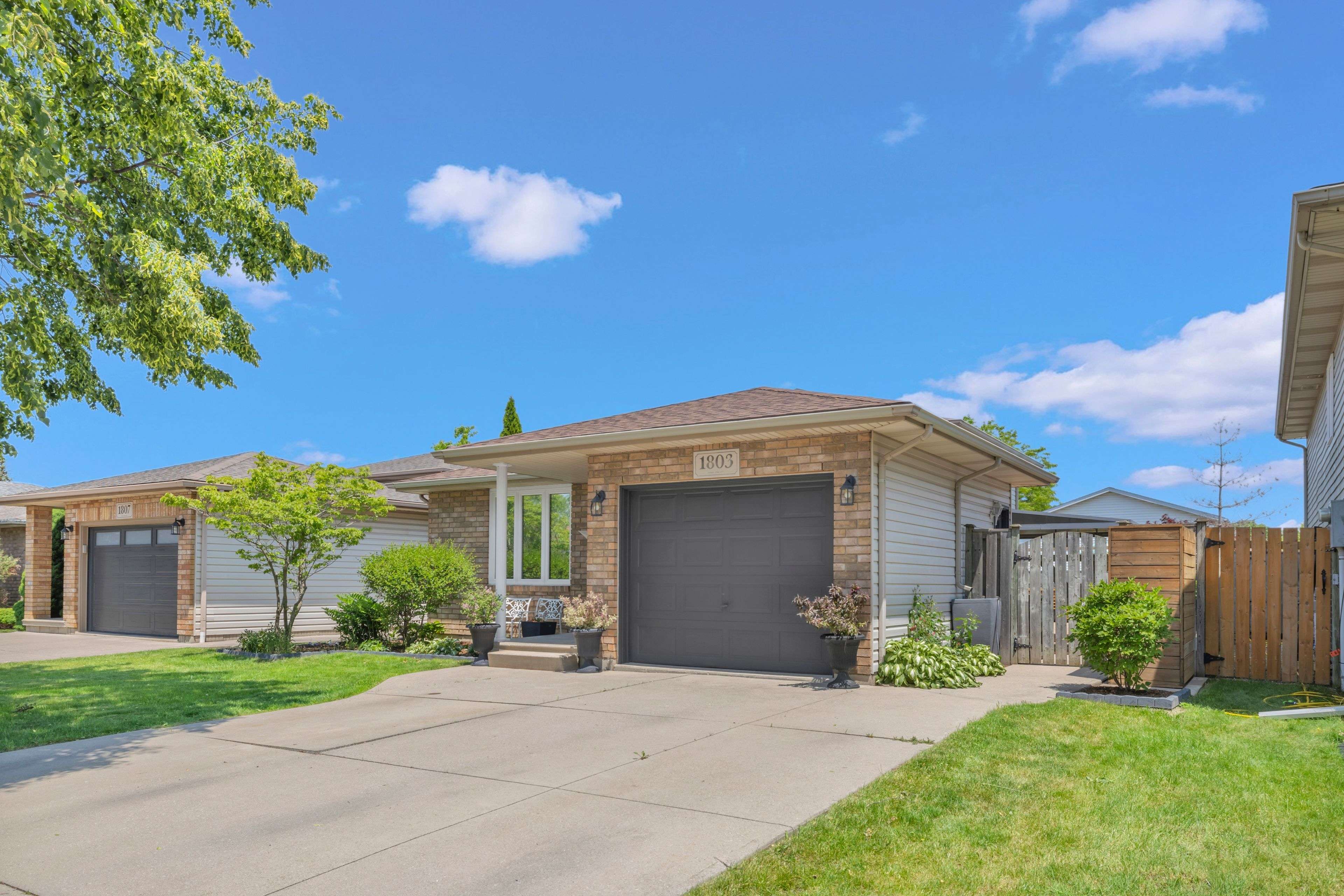 Windsor, ON N8W 5P7,1803 Vicky CIR
