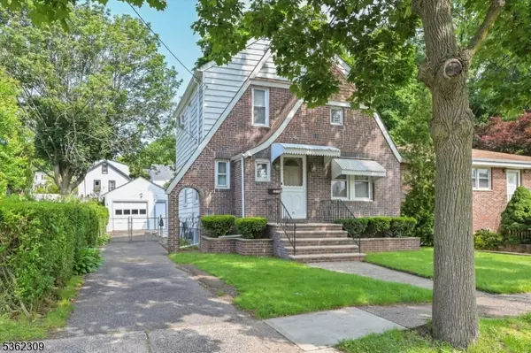 43 Hall St, Clifton City, NJ 07014