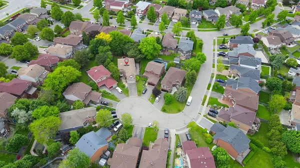 Brampton, ON L6Y 3J3,8 Mckillop CT