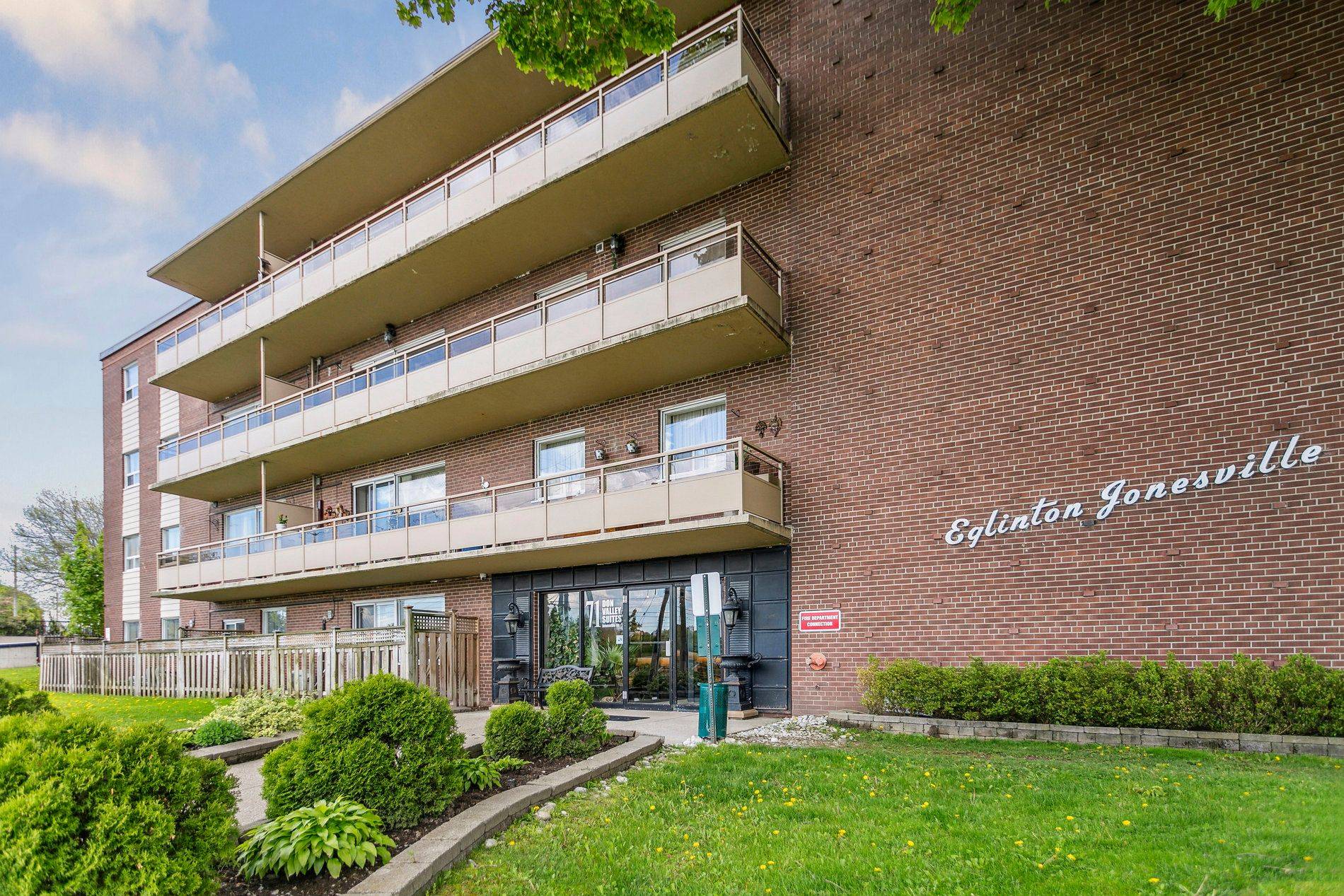Toronto C13, ON M4A 1H1,71 Jonesville CRES #409
