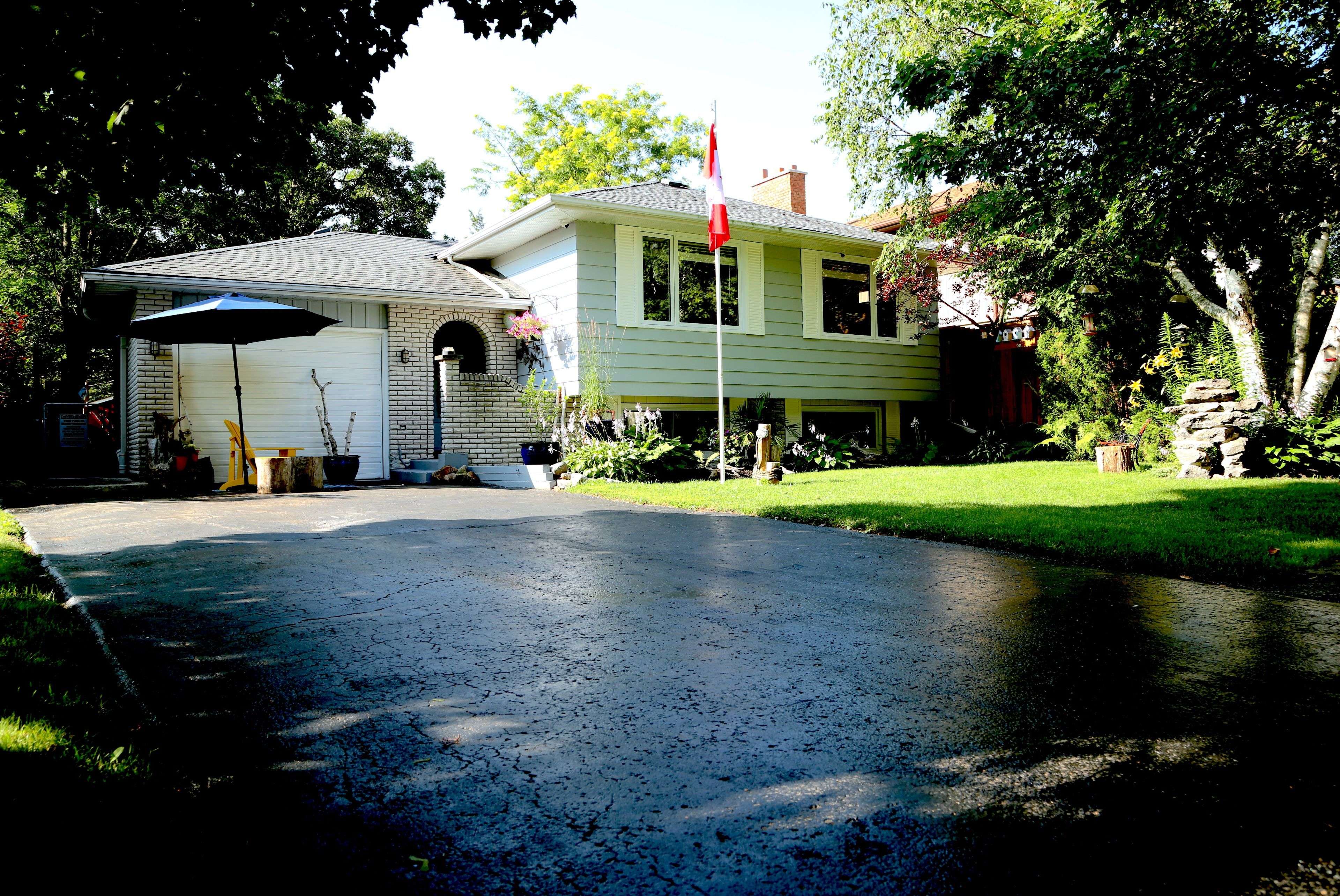 Belleville, ON K8N 5J6,17 Briarwood CRES