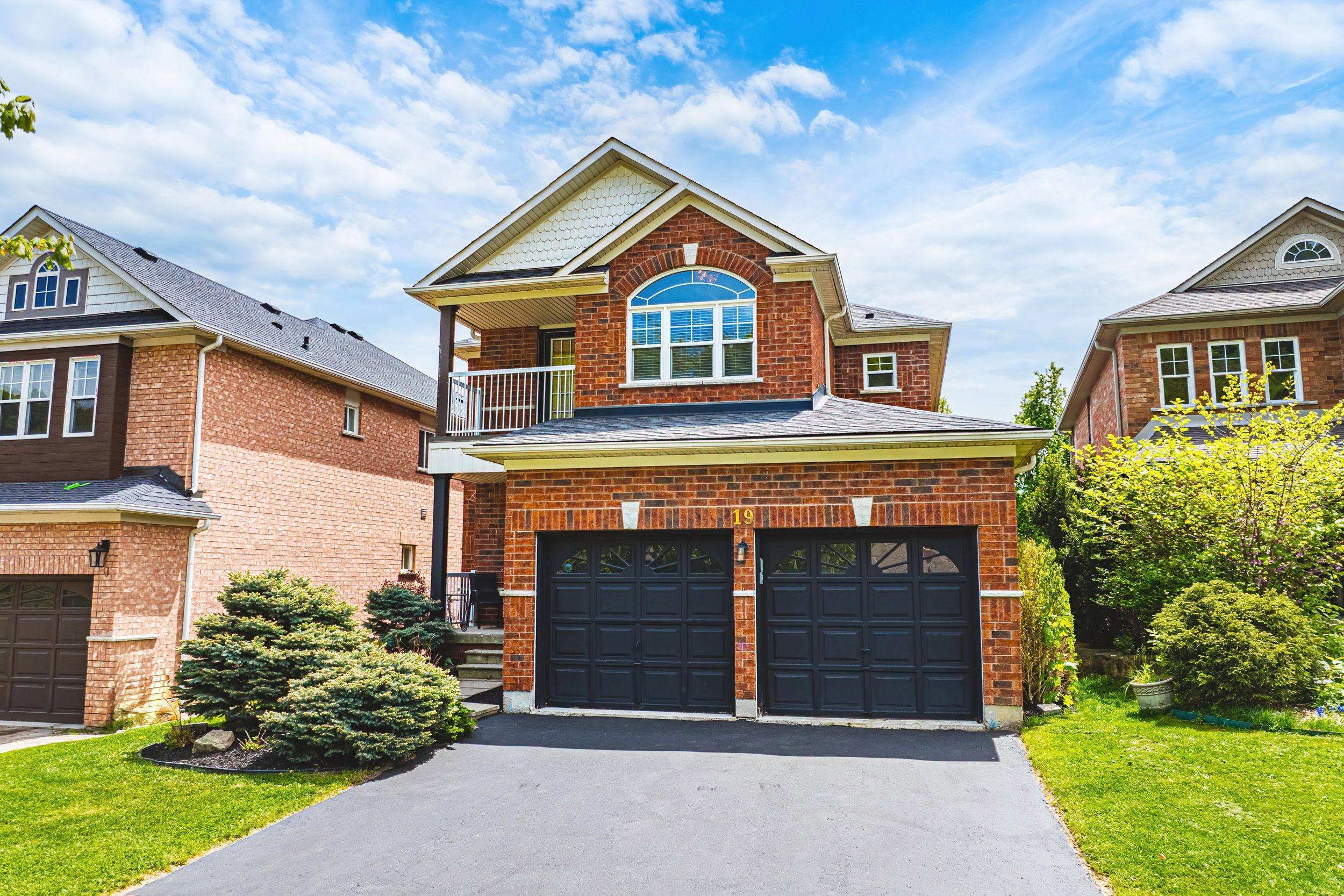 Hamilton, ON L9H 7S1,19 Gwyn CT