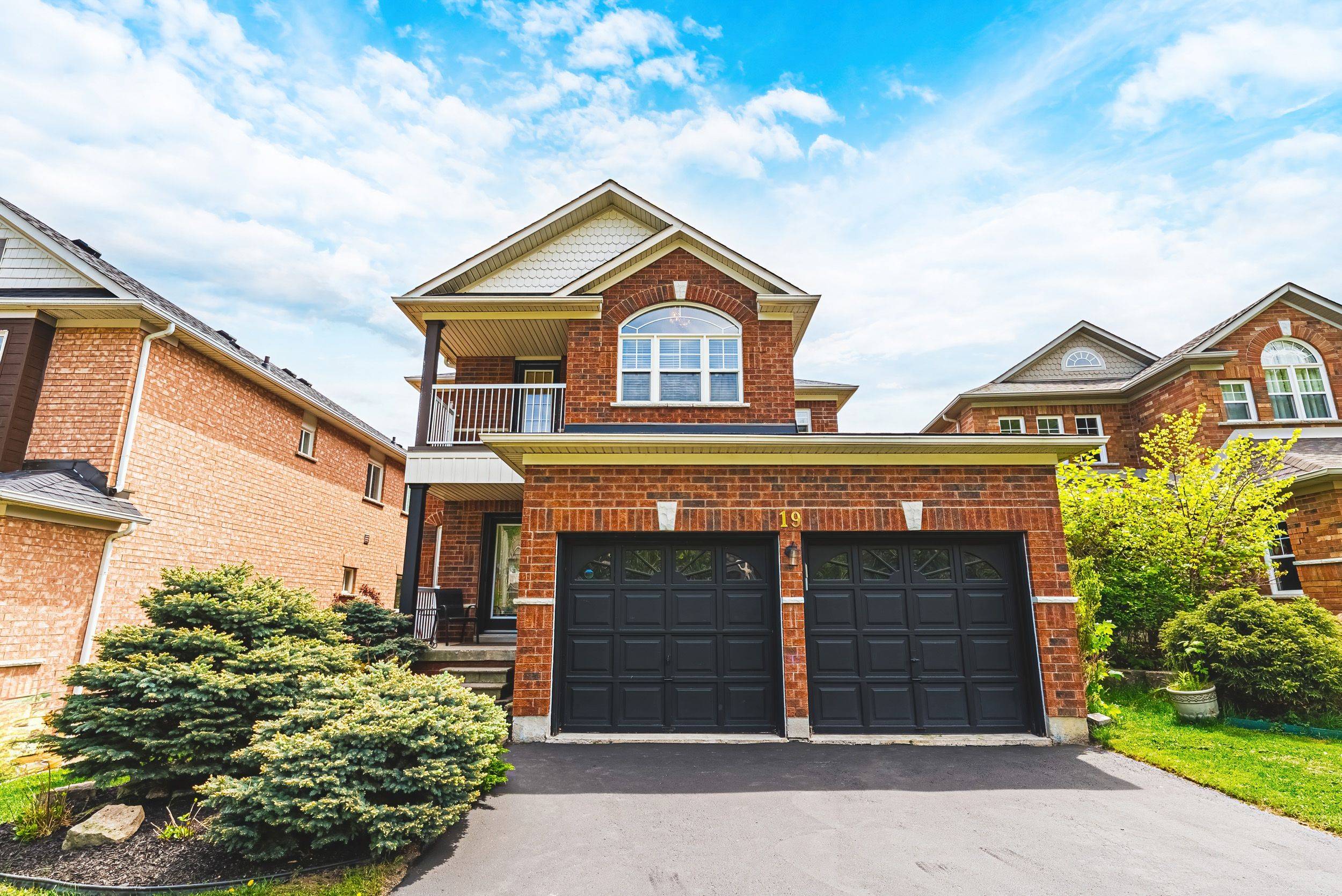 Hamilton, ON L9H 7S1,19 Gwyn CT