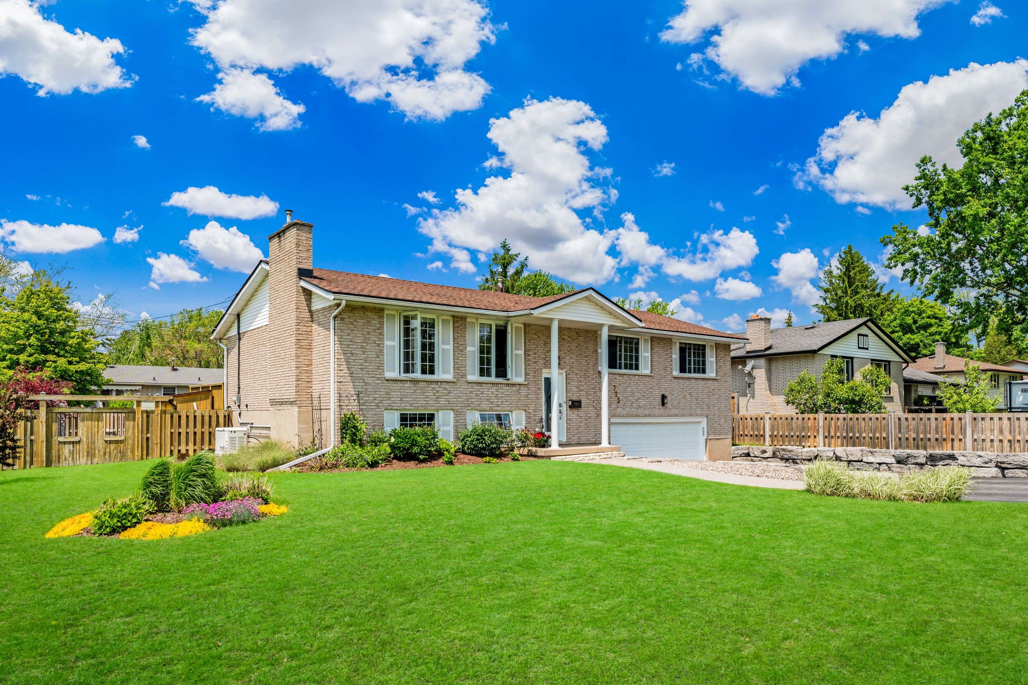 Fort Erie, ON L2A 5B7,725 Parkdale AVE