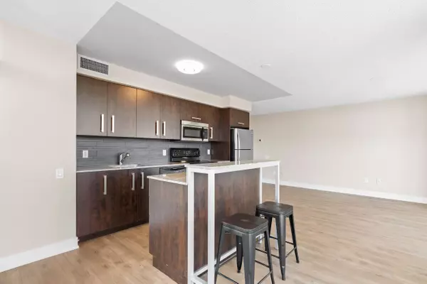 Toronto E03, ON M4K 2B8,1048 Broadview AVE #308