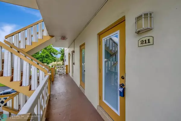Lauderdale Lakes, FL 33313,5131 W Oakland Park Blvd #211