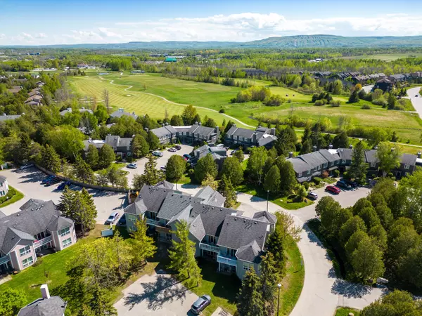 Collingwood, ON L9Y 5B4,152 Fairway CRES #19