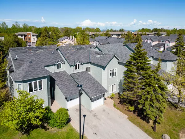 Collingwood, ON L9Y 5B4,152 Fairway CRES #19