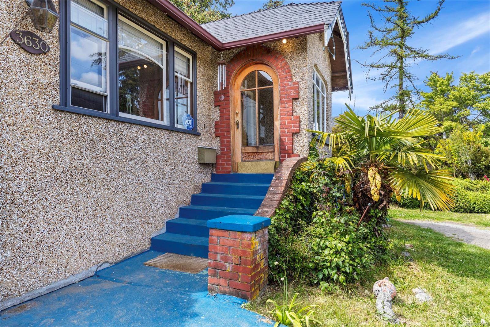 Saanich, BC V8X 1H4,3630 Quadra St