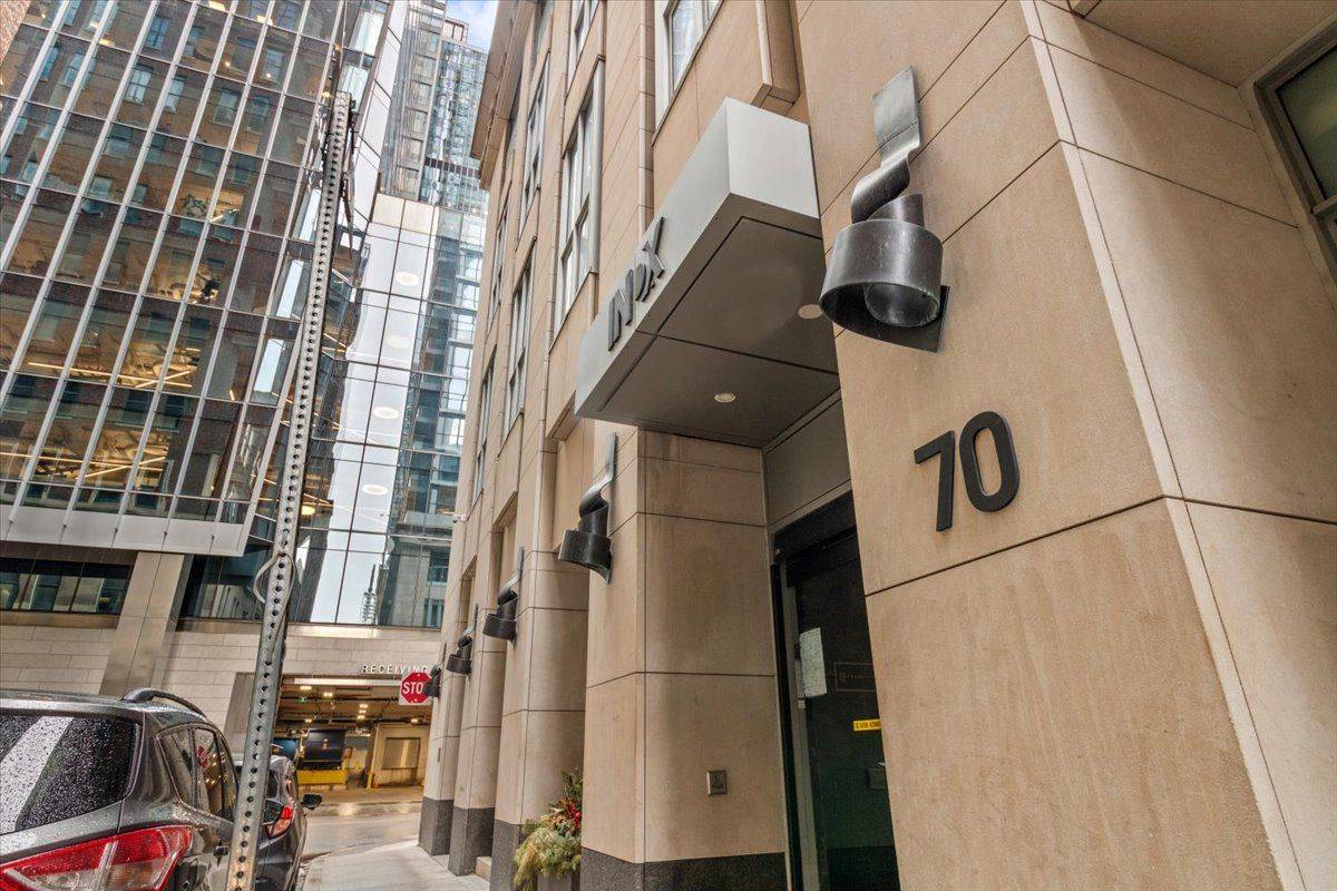 Toronto C01, ON M5H 4E8,70 Temperance ST #5012