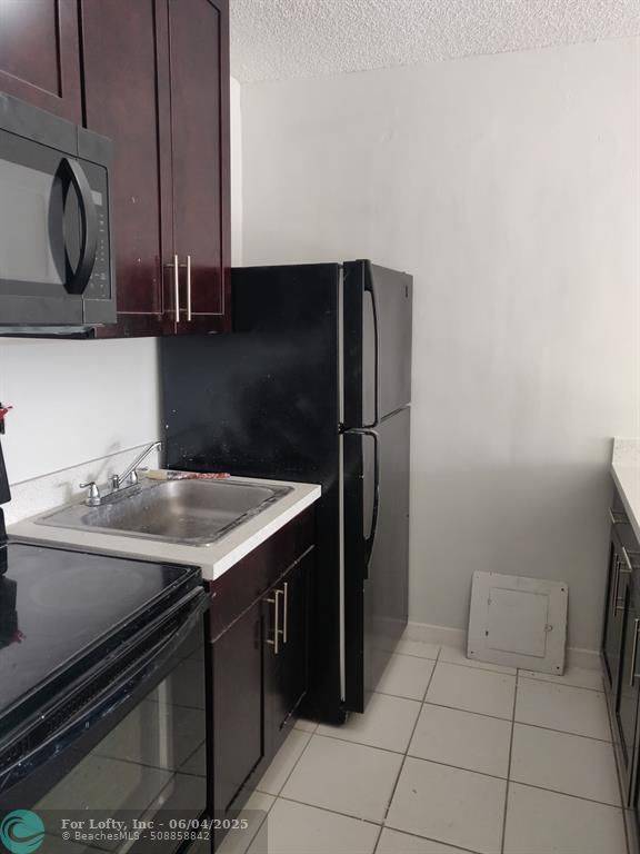 Miami, FL 33169,251 NW 177th St  #119