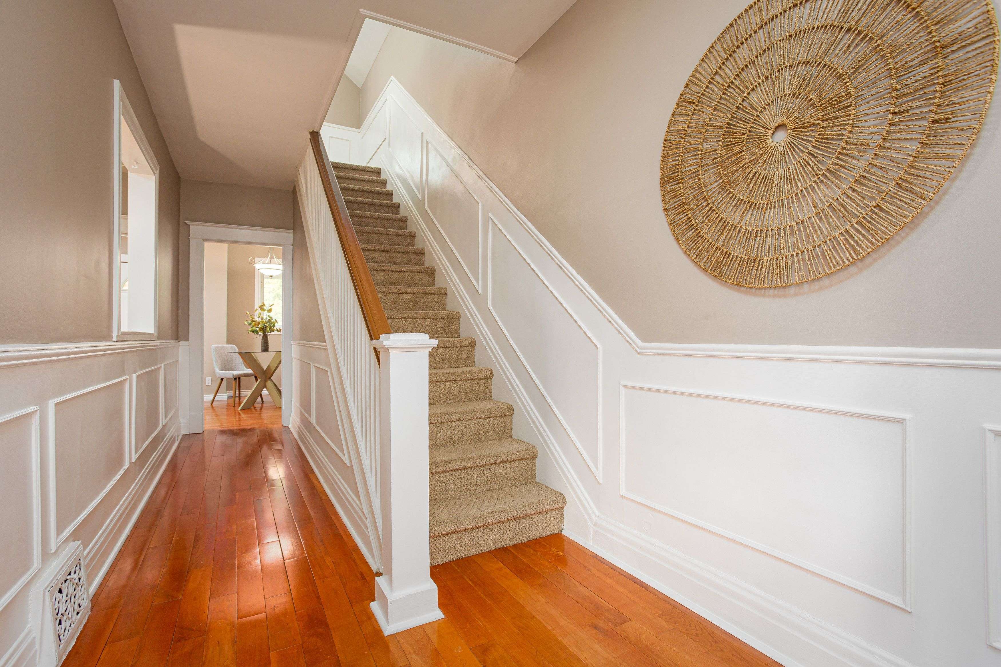 Hamilton, ON L8H 5G2,209 Weir ST N