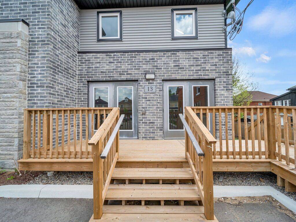Woodstock, ON N4S 3K6,13 Bay ST