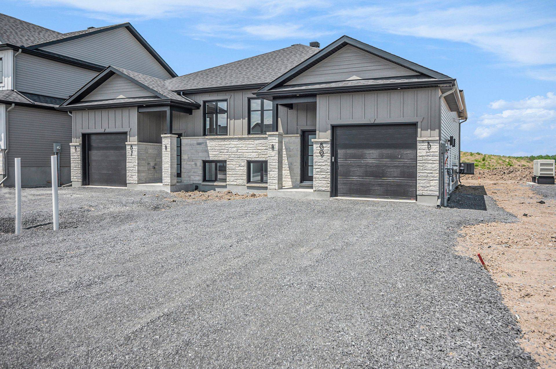 North Stormont, ON K0A 1R0,89 Helen ST #B