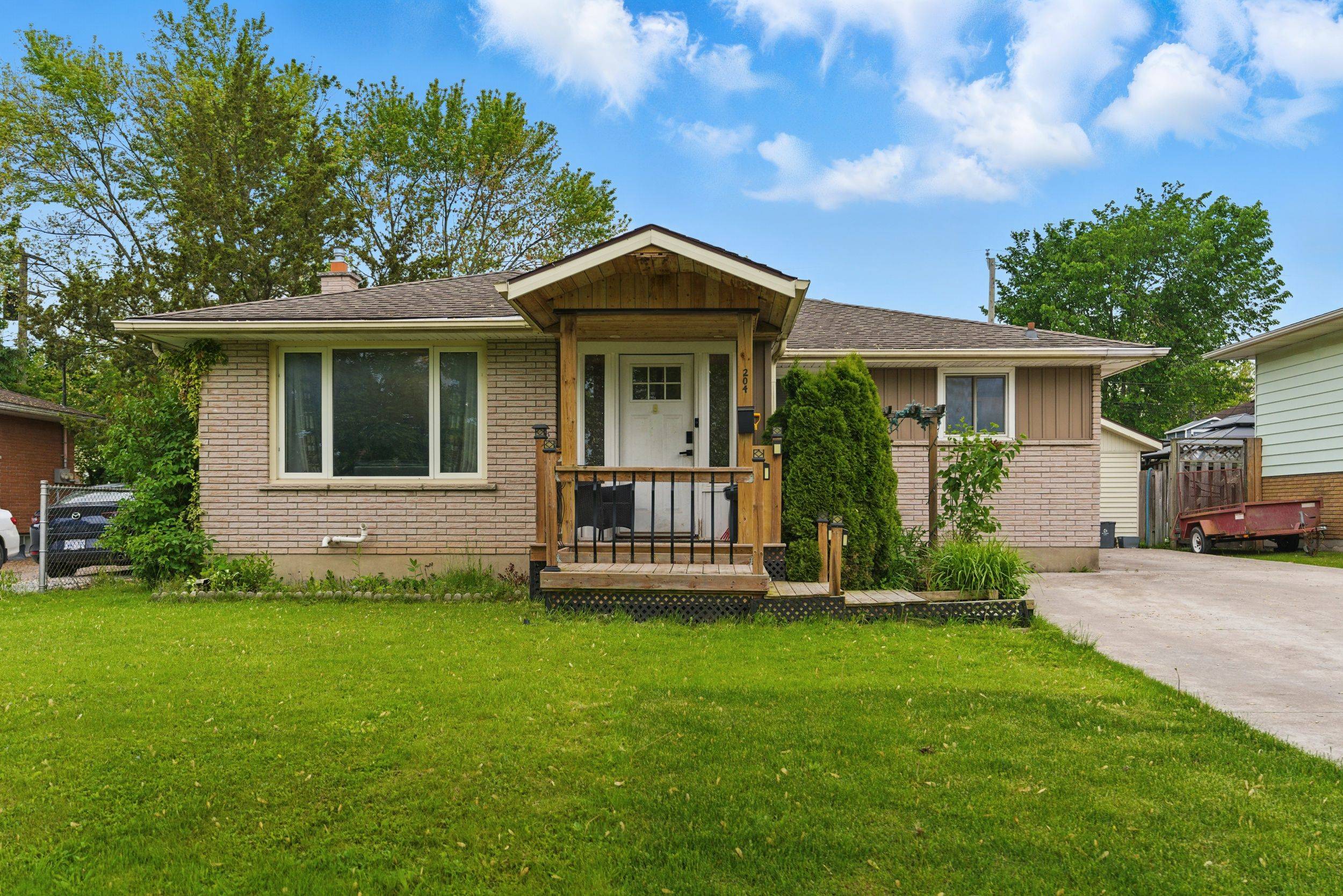 Welland, ON L3B 1N1,204 Hildred ST