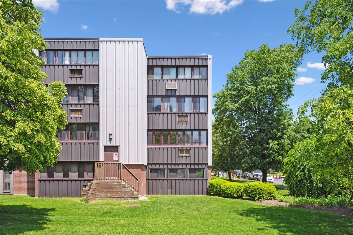 Guelph, ON N1H 2A9,7 Ajax ST #206