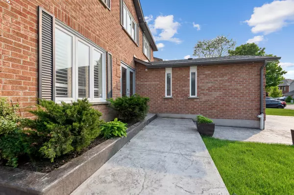 Newmarket, ON L3Y 7Z7,437 Dorchester ST