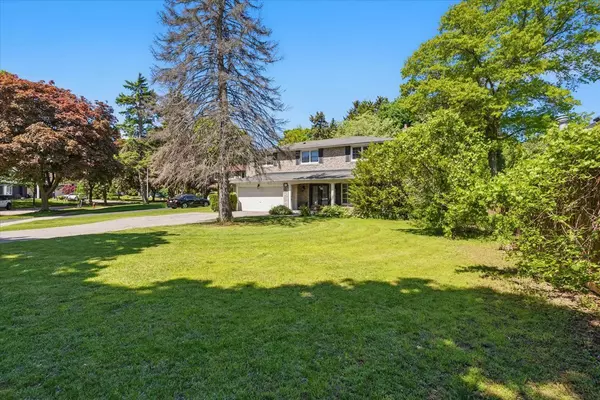 Mississauga, ON L5H 2C1,1571 Yew ST