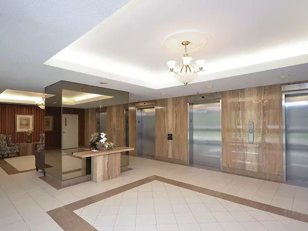 Mississauga, ON L5A 3X2,50 Elm DR E #1209
