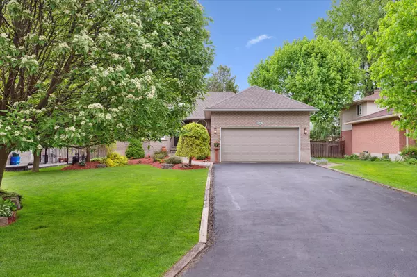 Waterloo, ON N2K 2A8,606 Rustic DR