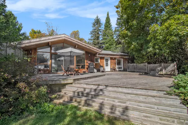 Montague, ON K0G 1N0,571 RIDEAU RIVER RD