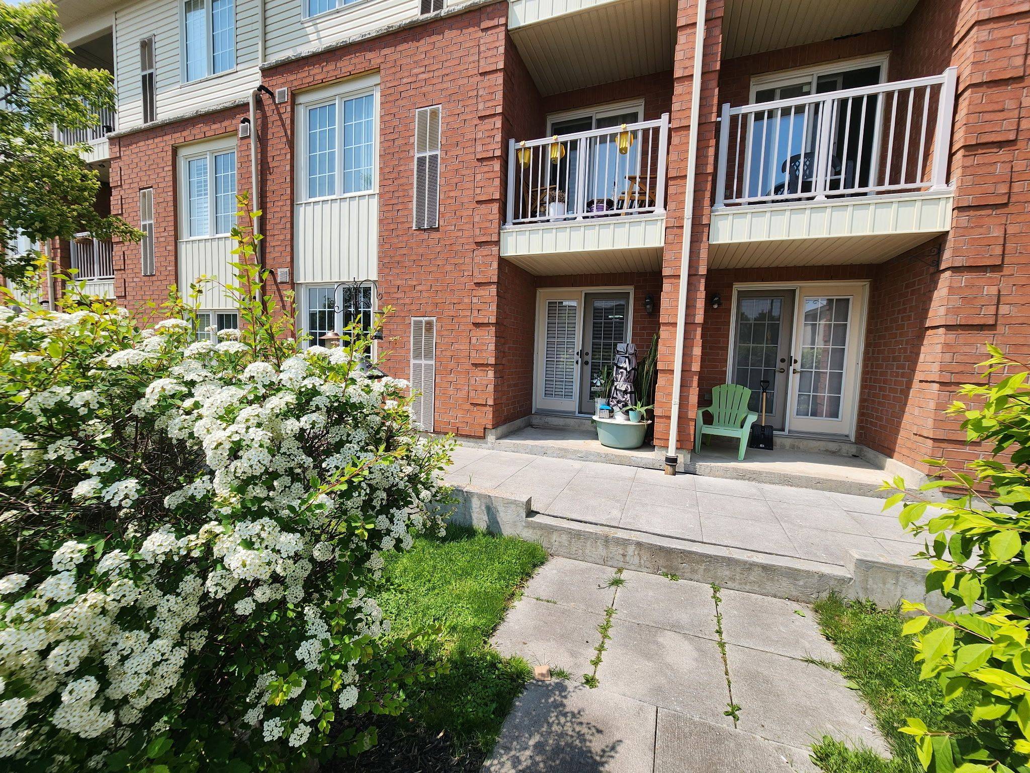 Whitby, ON L1R 0A3,84 Petra WAY E #1
