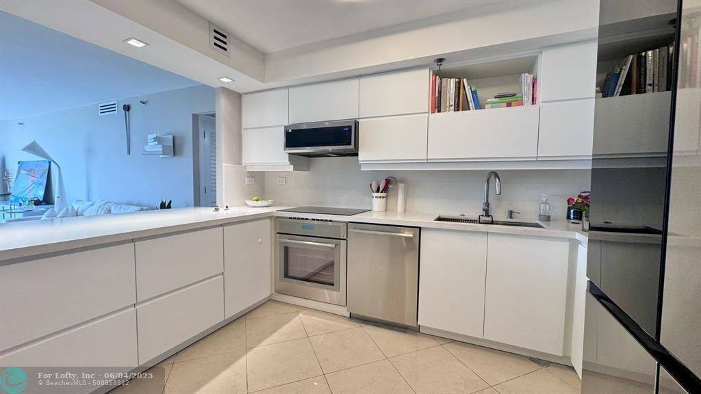 Aventura, FL 33180,20355 NE 34th Ct #2228