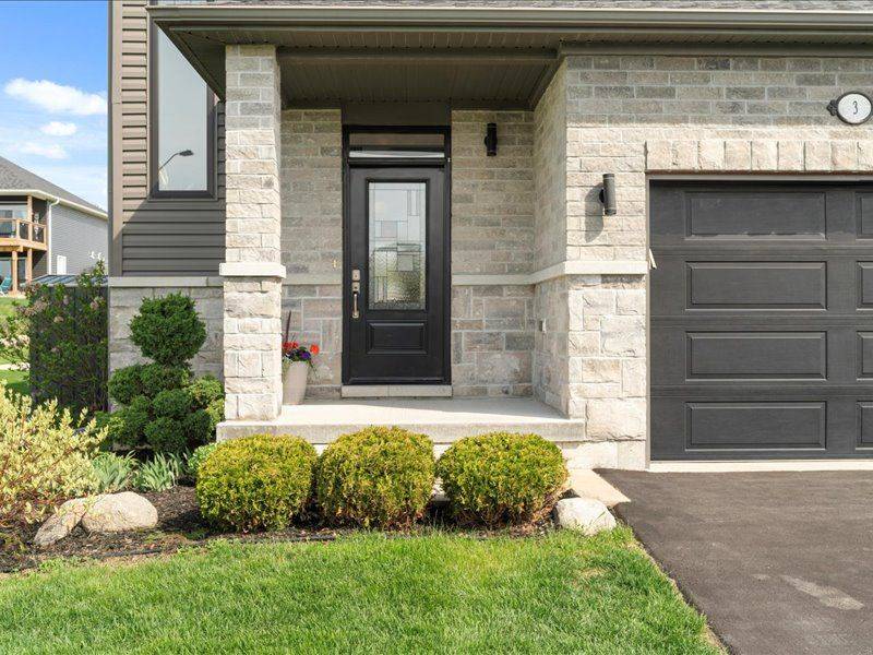 Quinte West, ON K0K 2C0,3 Sprucewood CT
