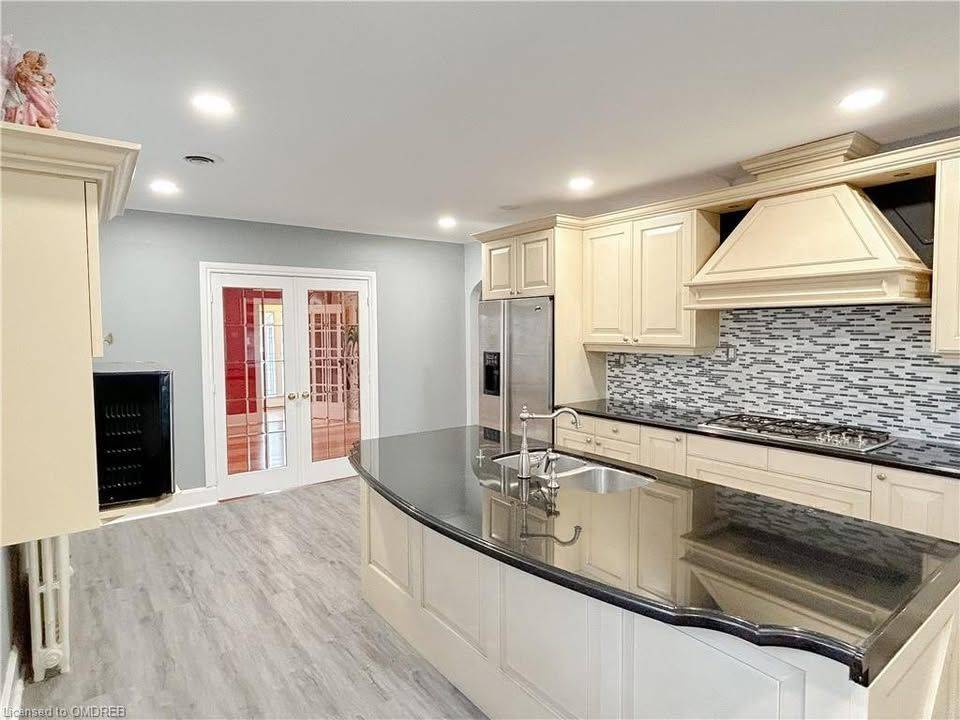 St. Catharines, ON L2M 3P7,594 Niagara ST #3