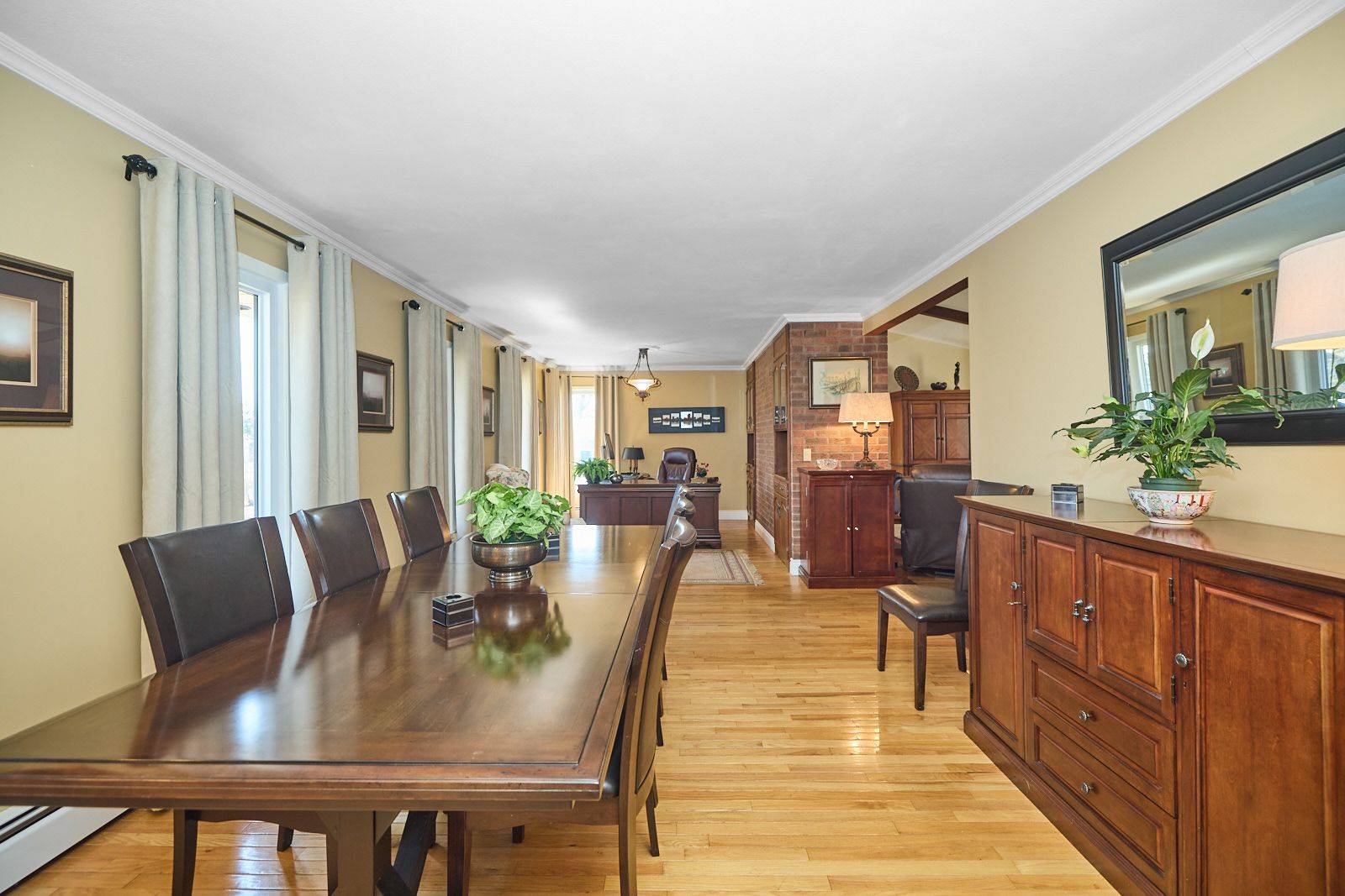 Fort Erie, ON L2A 5A2,1121 Pettit RD