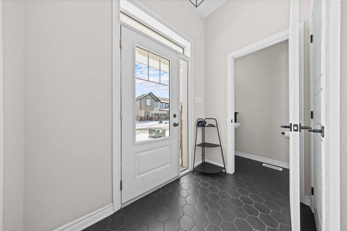 Stittsville - Munster - Richmond, ON K2S 2Z3,355 Crossway TER
