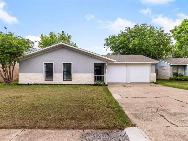 425 Stonehenge Drive,  Arlington,  TX 76014