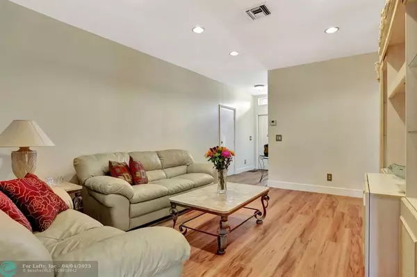 Coral Springs, FL 33067,6147 NW 40th St