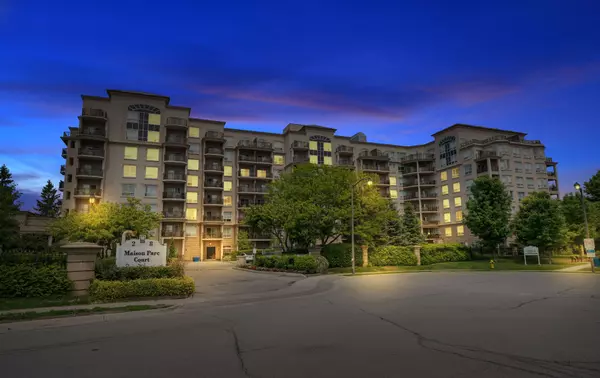 Vaughan, ON L4J 9K5,8 Maison Parc CT #812