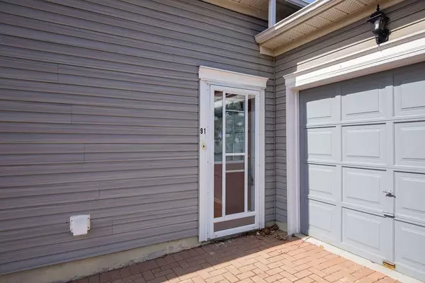 Hamilton, ON L0R 1W0,91 Silverbirch BLVD #13