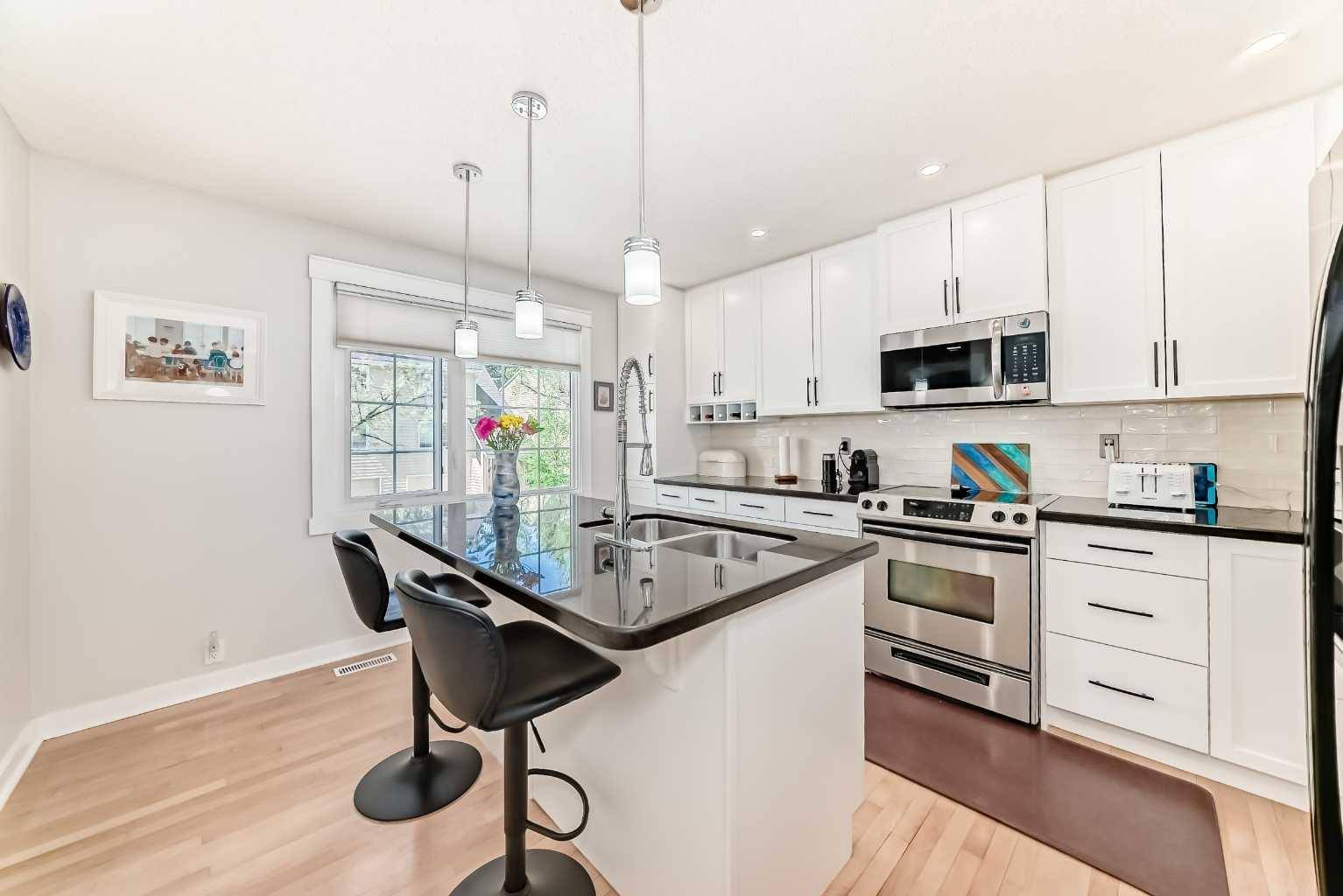 Calgary, AB T3B 5C1,397 Point Mckay GDNS Northwest