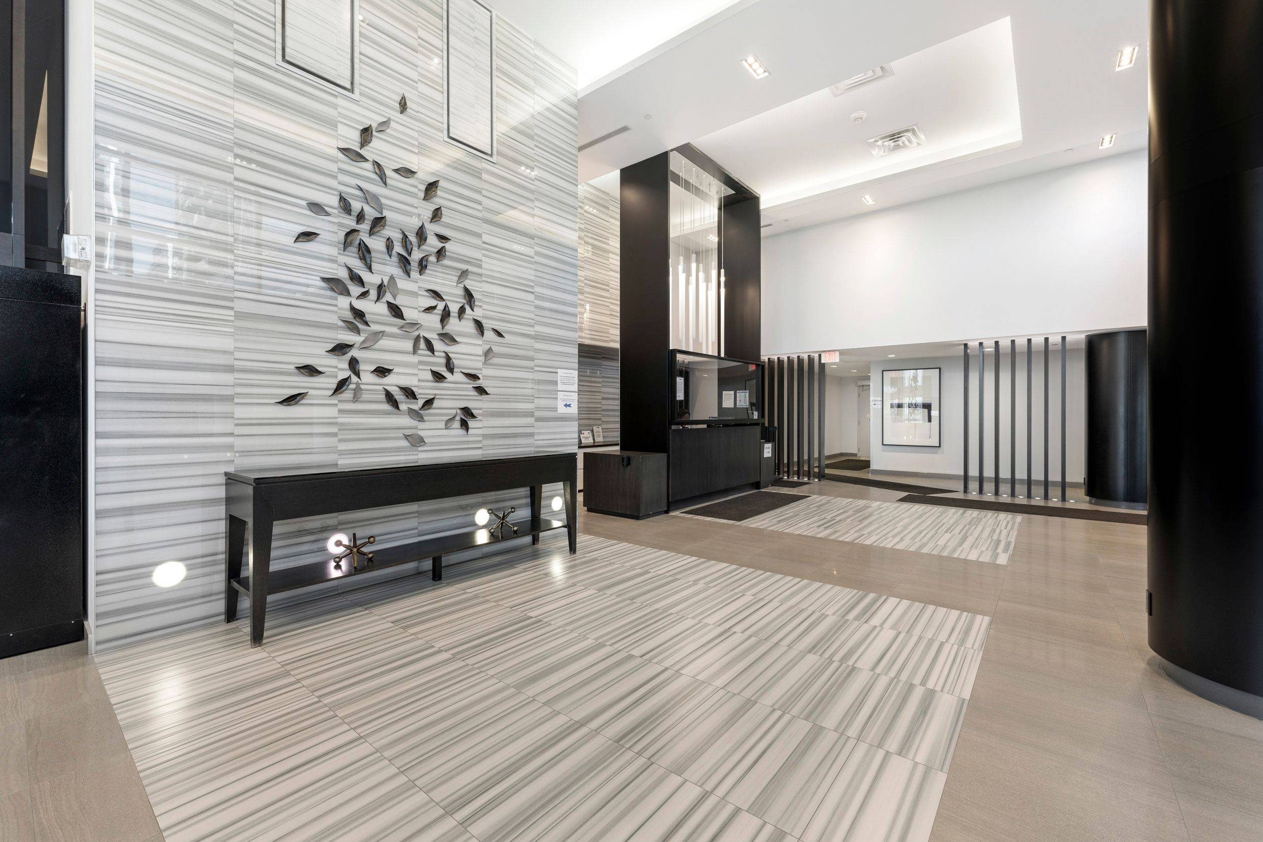 Richmond Hill, ON L4B 0E8,55 Oneida CRES #704