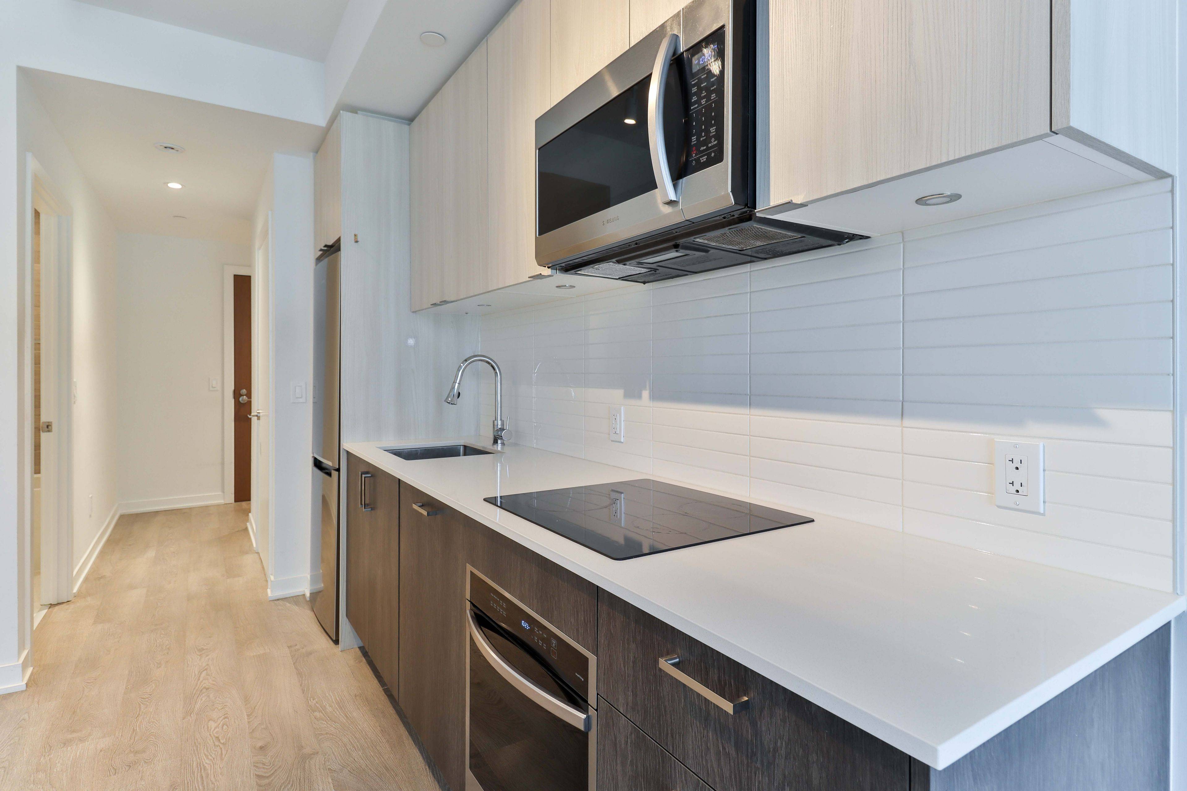 Toronto W01, ON M6S 1A1,1926 Lake Shore BLVD #1212