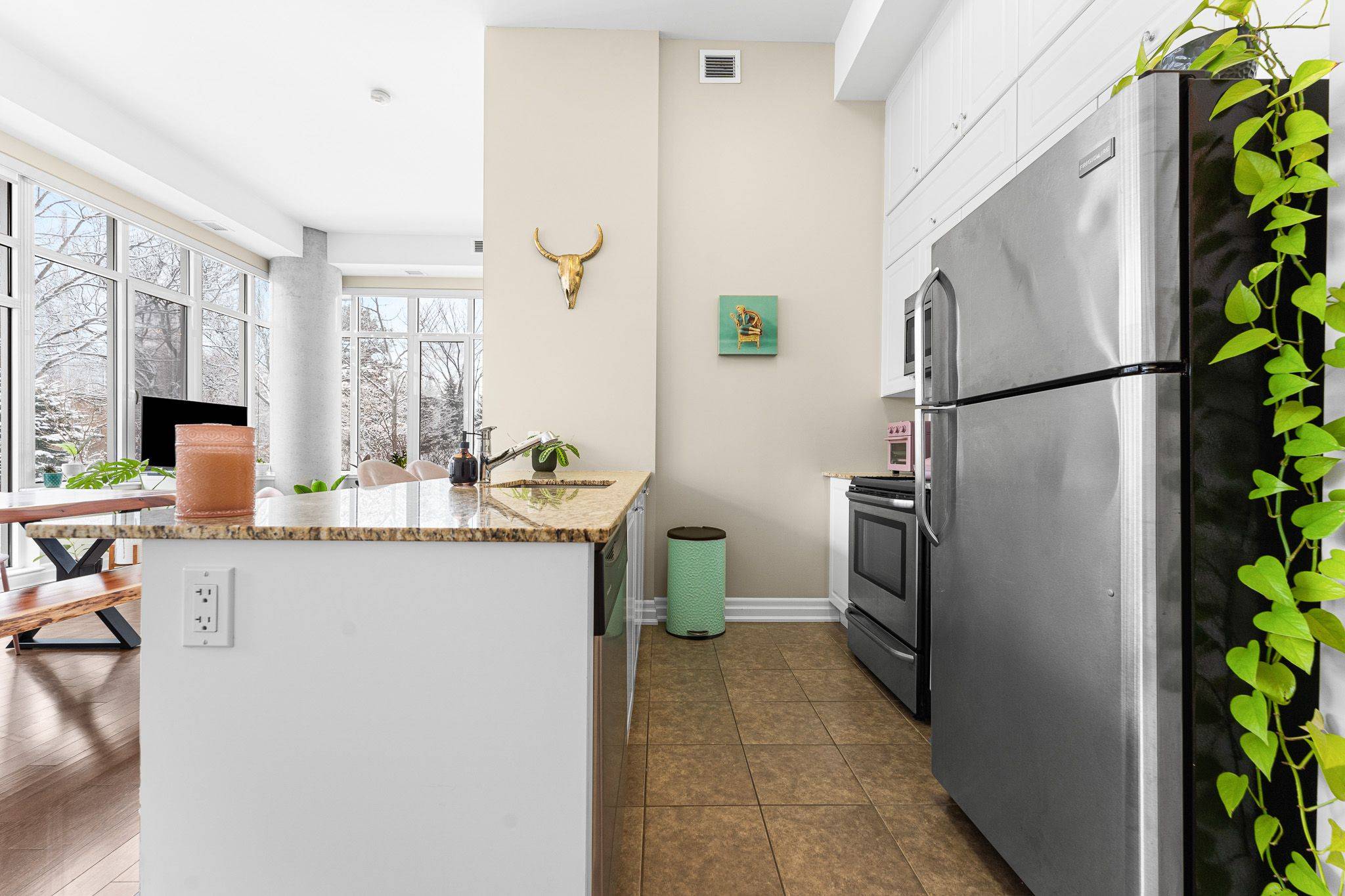 Vanier And Kingsview Park, ON K1L 0A9,90 Landry ST #102