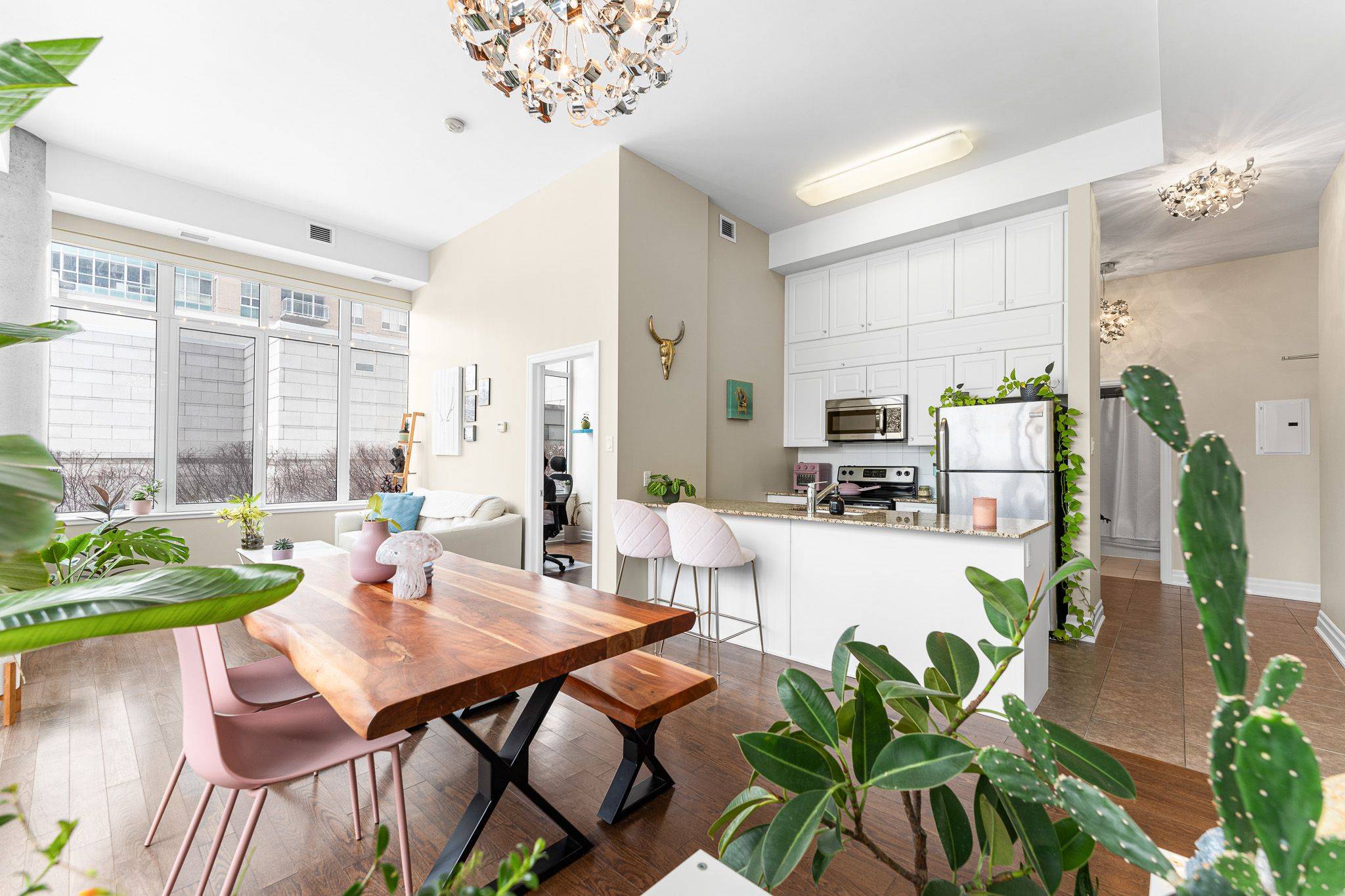Vanier And Kingsview Park, ON K1L 0A9,90 Landry ST #102