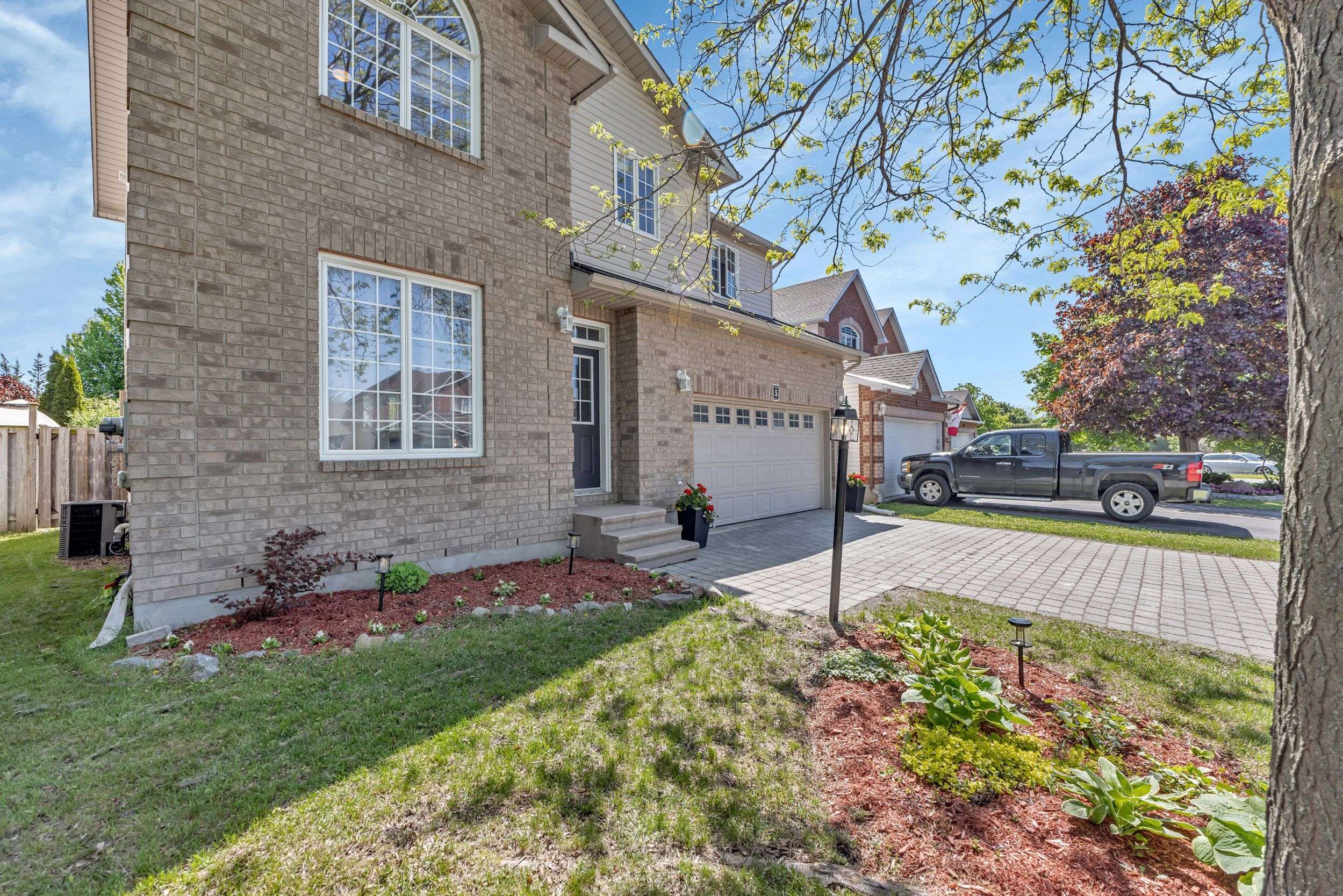 Stittsville - Munster - Richmond, ON K2S 1Z5,5 Sundew CT W
