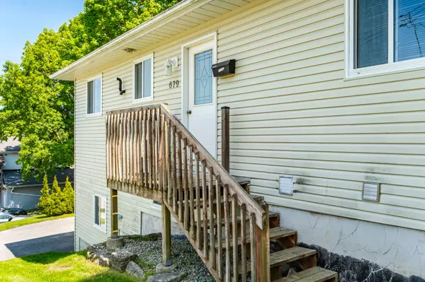 Midland, ON L4R 1G5,679 Montreal ST
