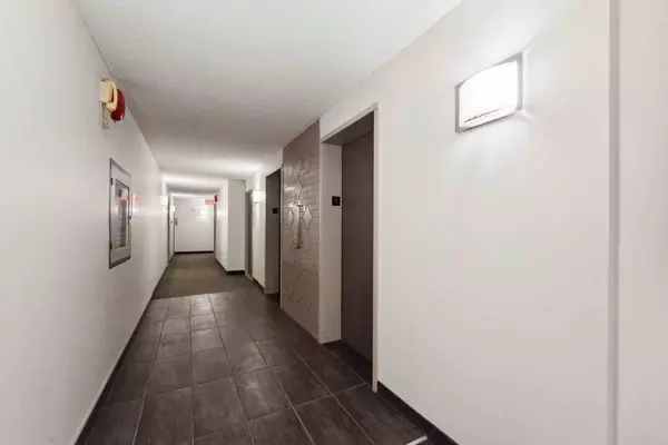 Vanier And Kingsview Park, ON K1L 8E7,158c Mcarthur AVE S