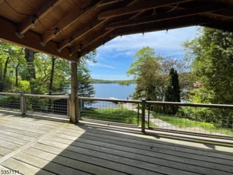 Hopatcong Boro, NJ 07821,2 Knollwood Pl