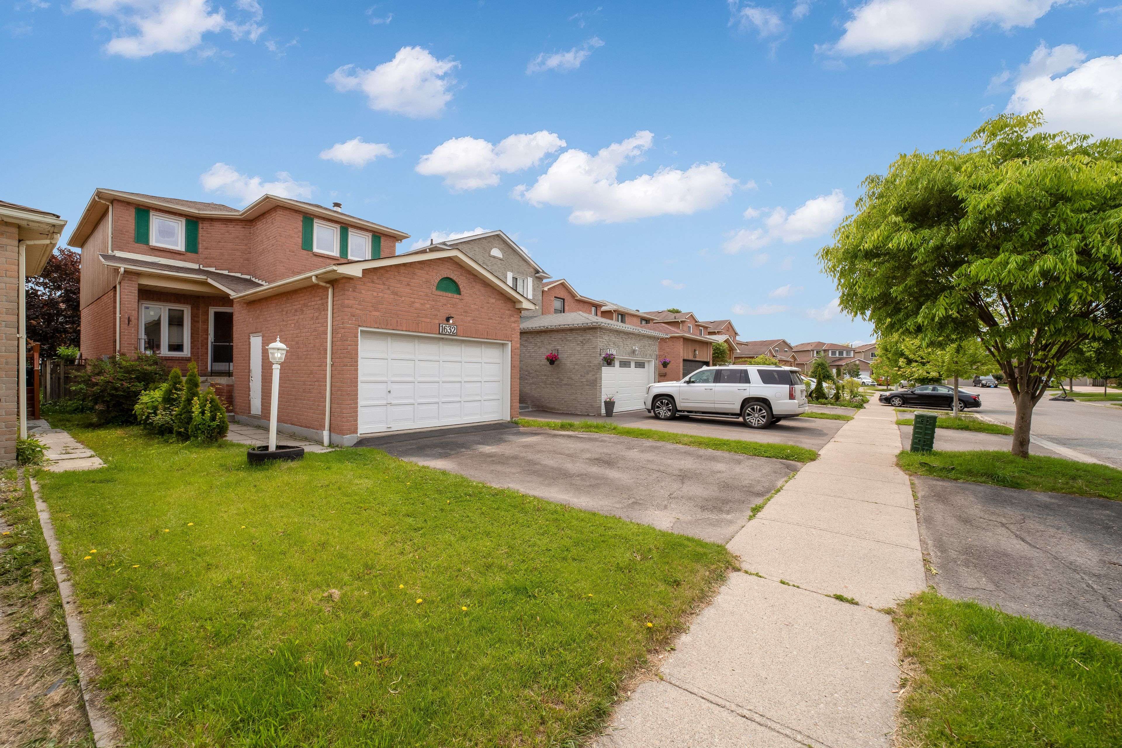 Pickering, ON L1V 6H1,1632 Fairfield CRES